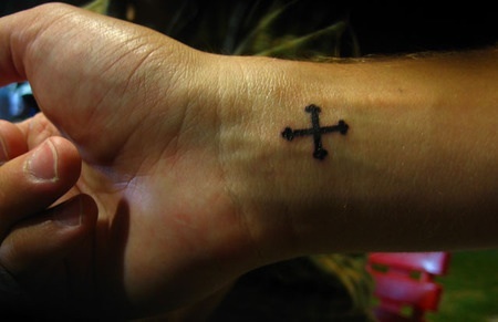 Sjeich Yusuf heeft persoonijk zijn tattoo gezien die elke koptische christen 